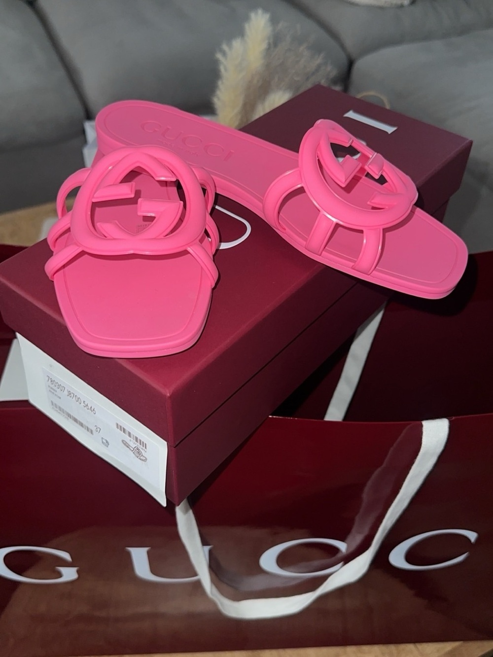 100% Gucci Pink Rubber GG Slide Sandals - Picture 4 of 8